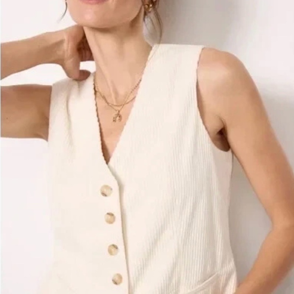 Evereve Women’s Cream Button Front Preppy Ribbed Corduroy Vest Size Medium